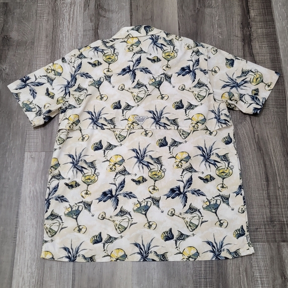 Columbia PFG Marlins and Martinis Print Short Sleeve Button Up Shirt - Picture 4 of 12